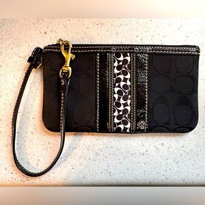 Coach Hamptons Signature Black Jacquard Top Zip Wristlet 41047